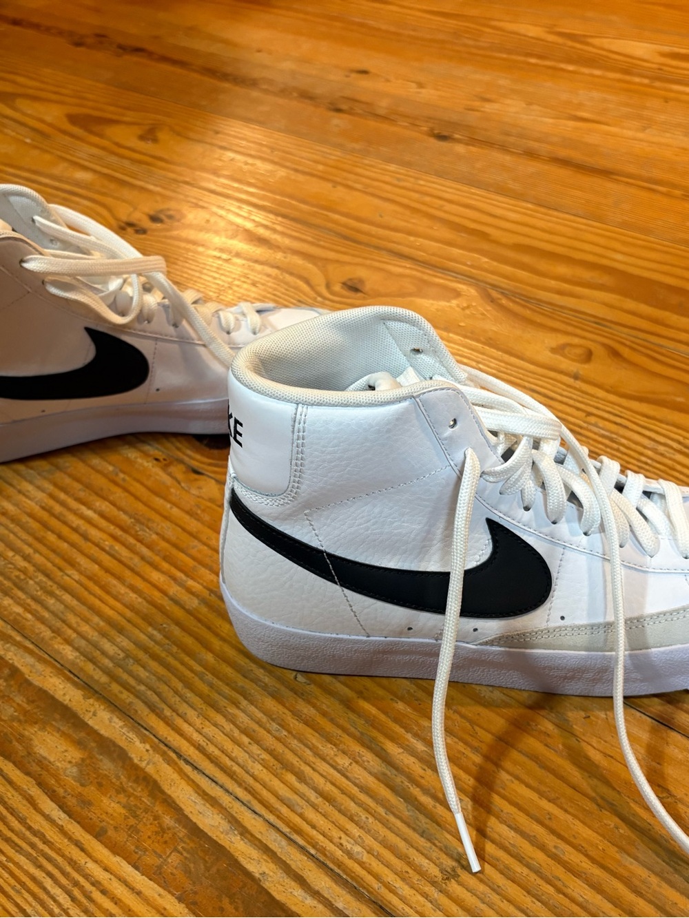 Nike - Picture 3 of 6